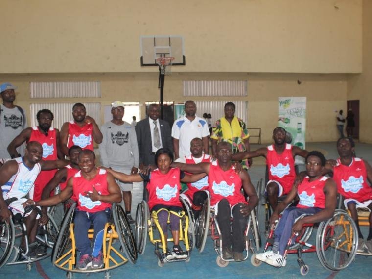 Équipe en maillots rouges